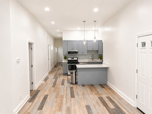 611 E 50th Place