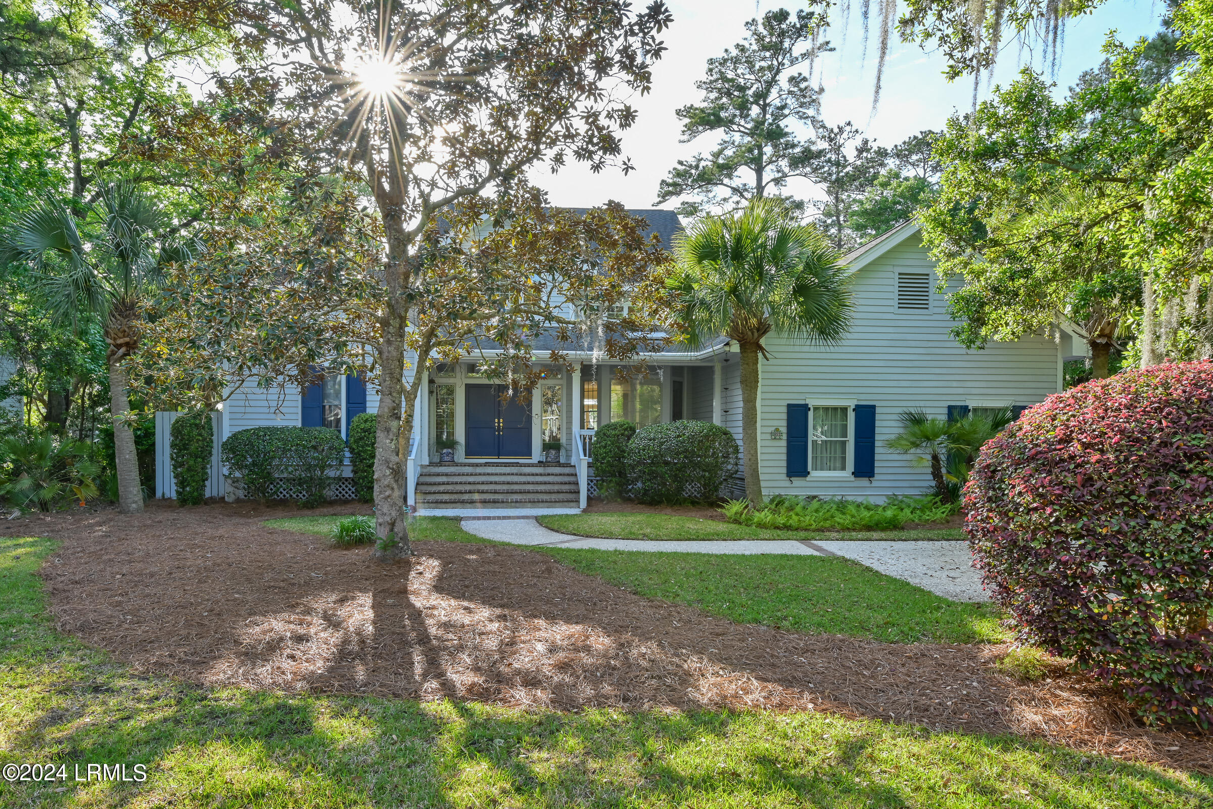 852 Island Circle W