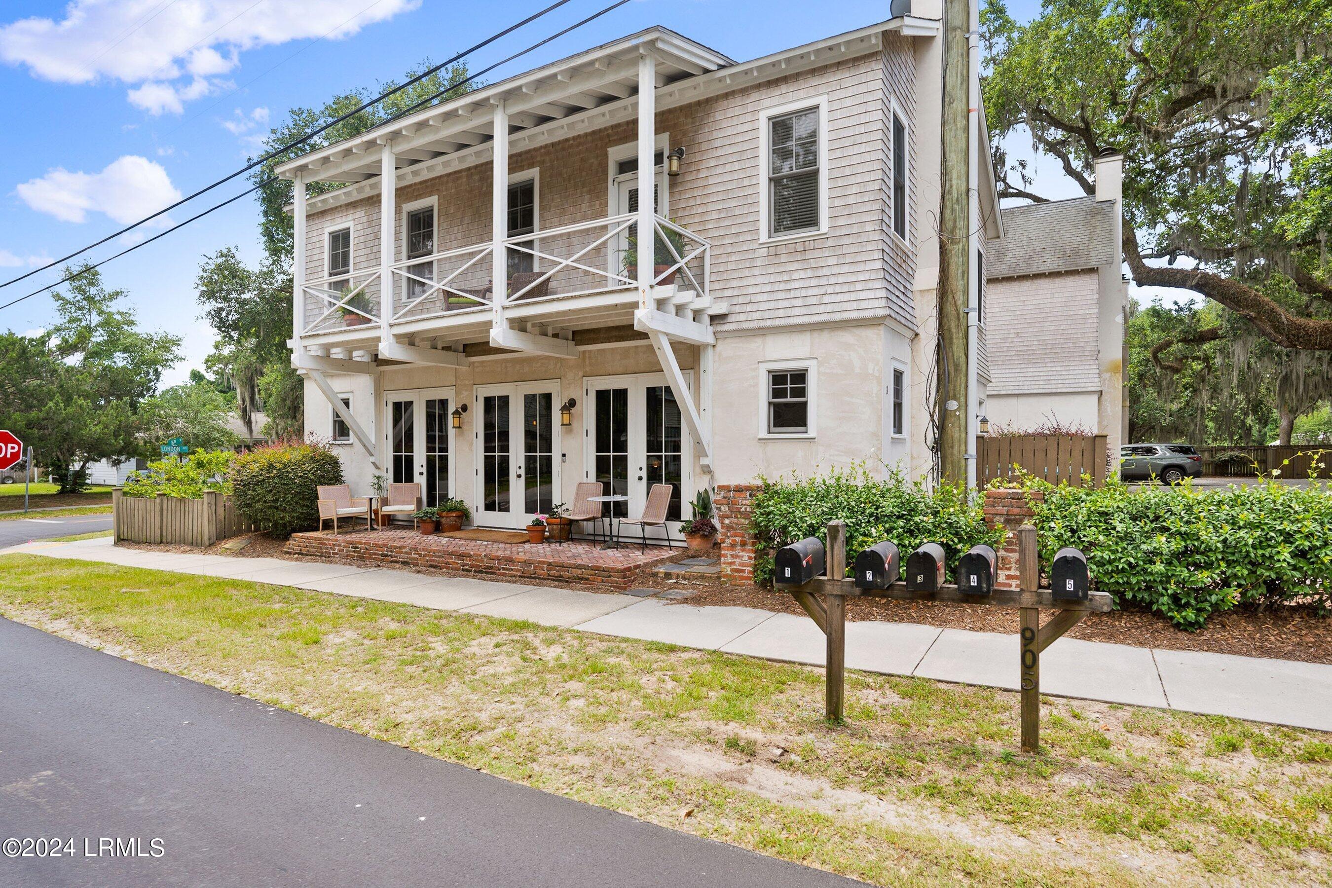 905 16th Street Unit: 1