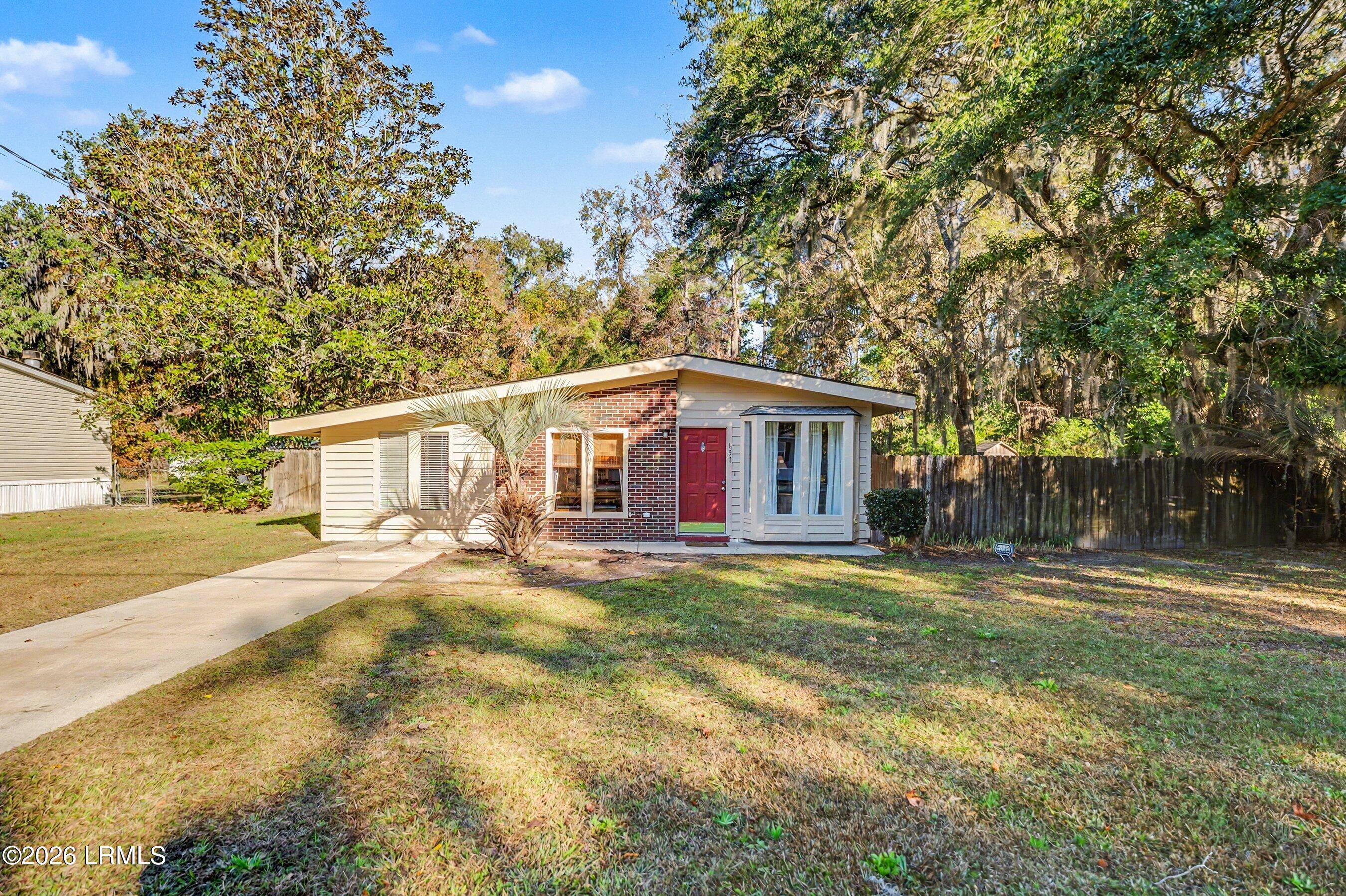 137 Bonaire Circle N