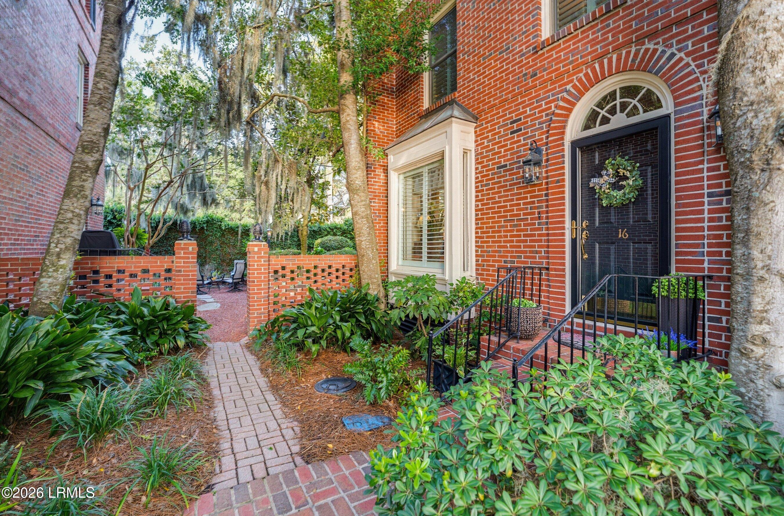 895 Ribaut Road C16