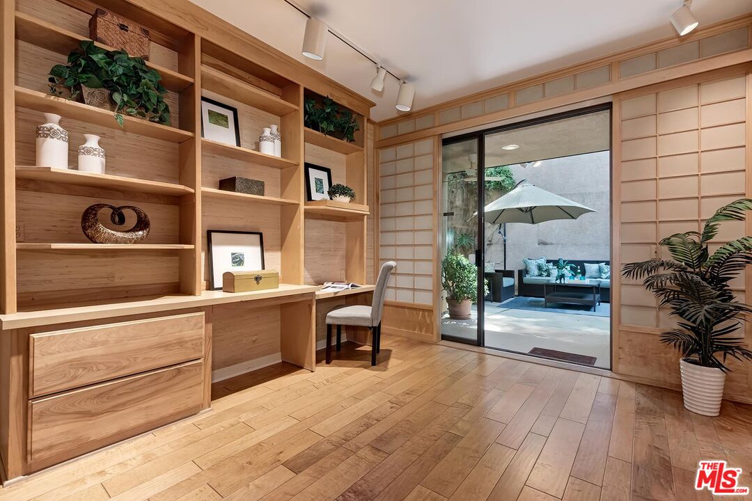 4760 Park Encino Ln Unit: 109