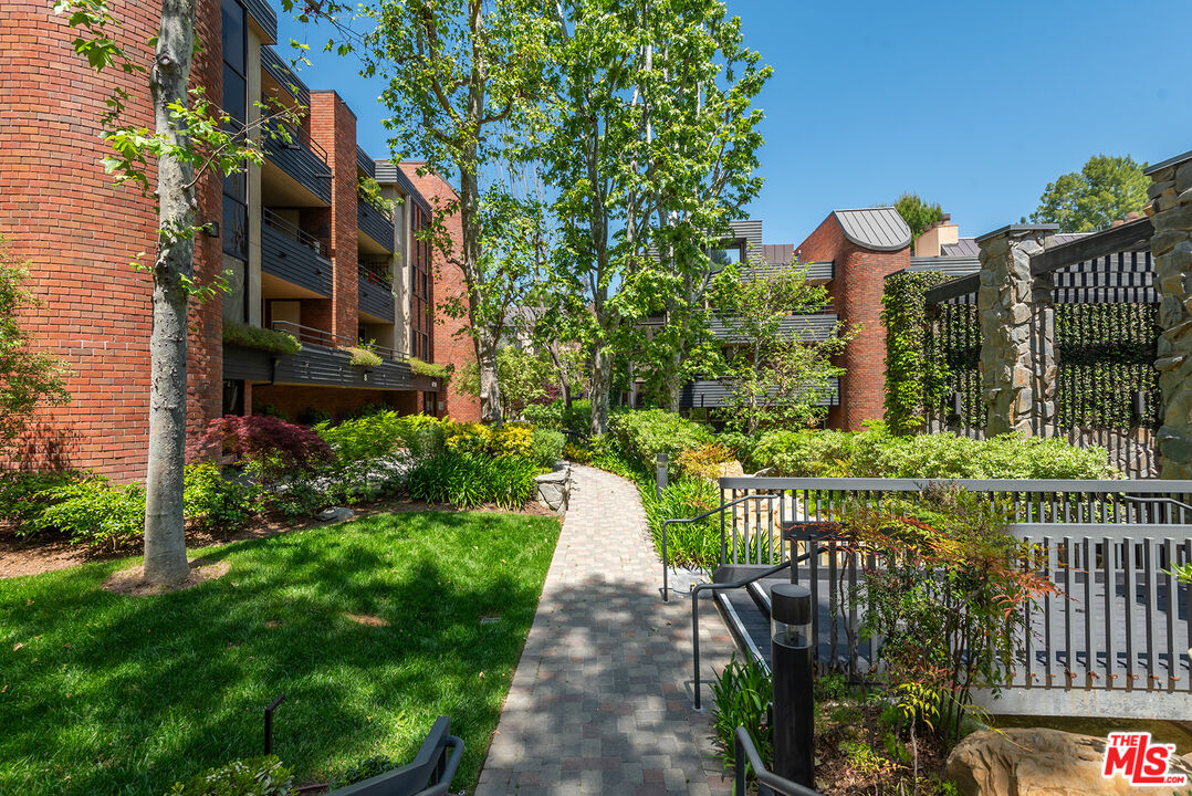 4760 Park Encino Ln Unit: 109