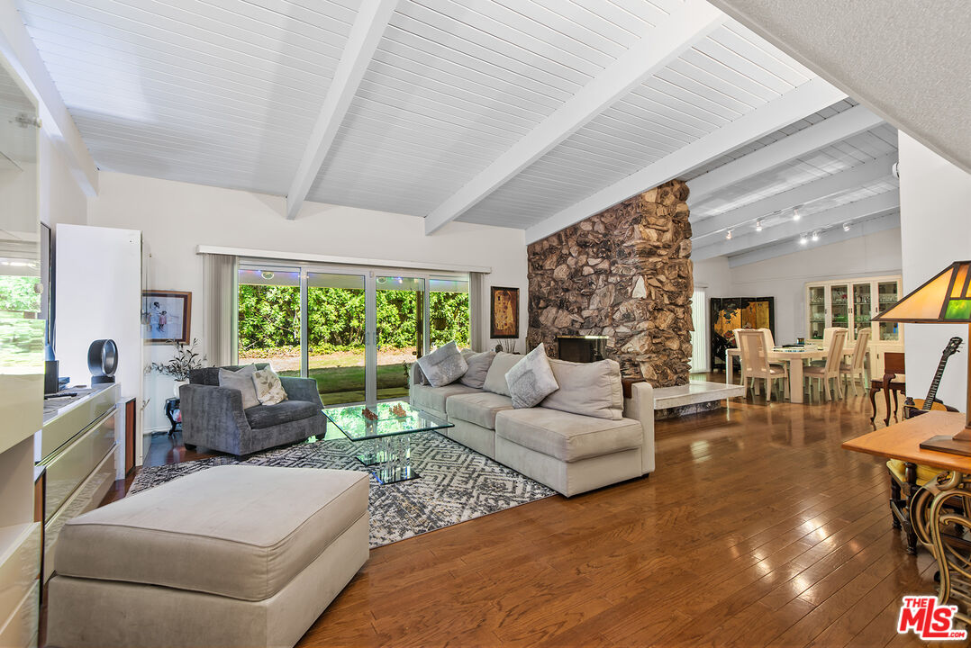 18653 Palomino Dr
