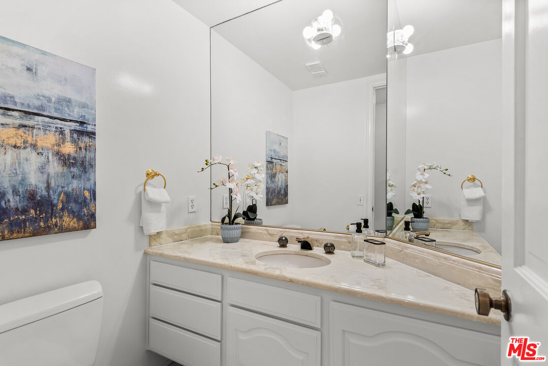 4736 Park Encino Ln Unit: 215