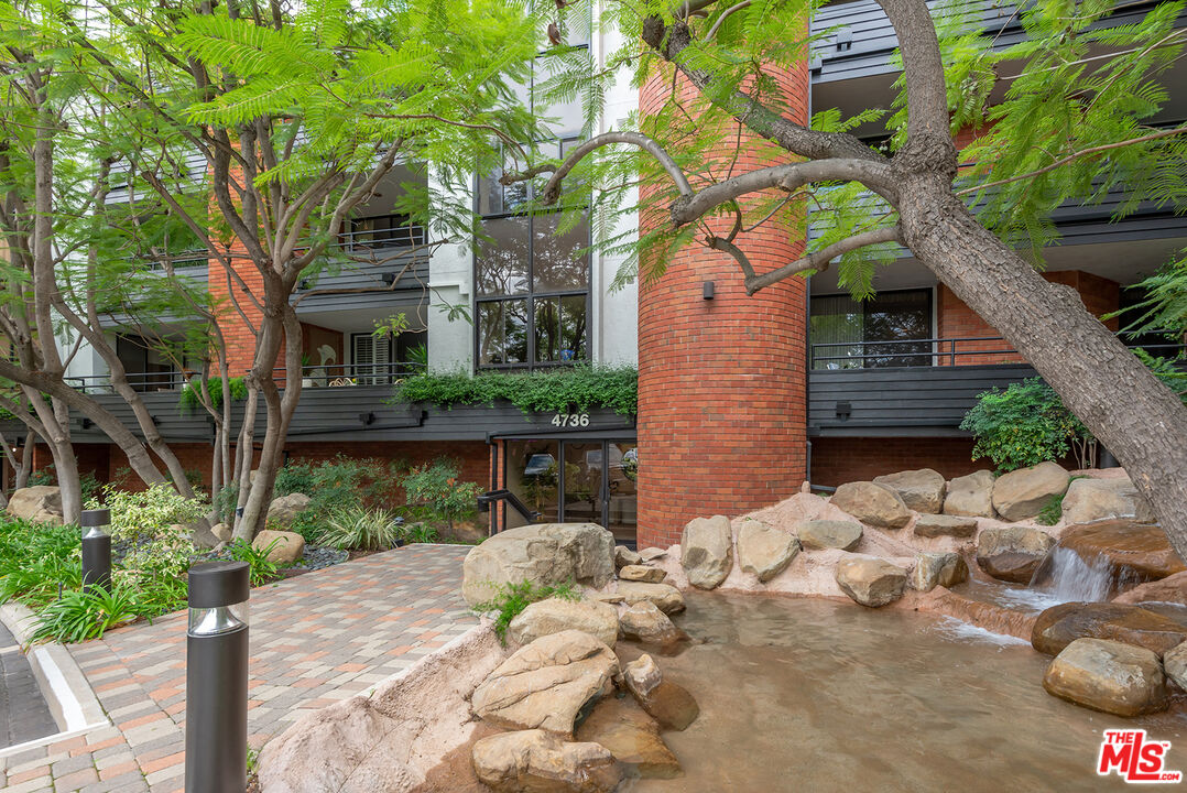 4736 Park Encino Ln Unit: 215