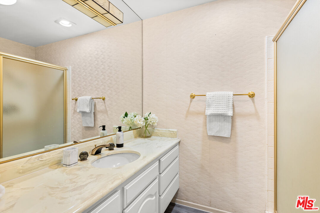 4736 Park Encino Ln Unit: 215