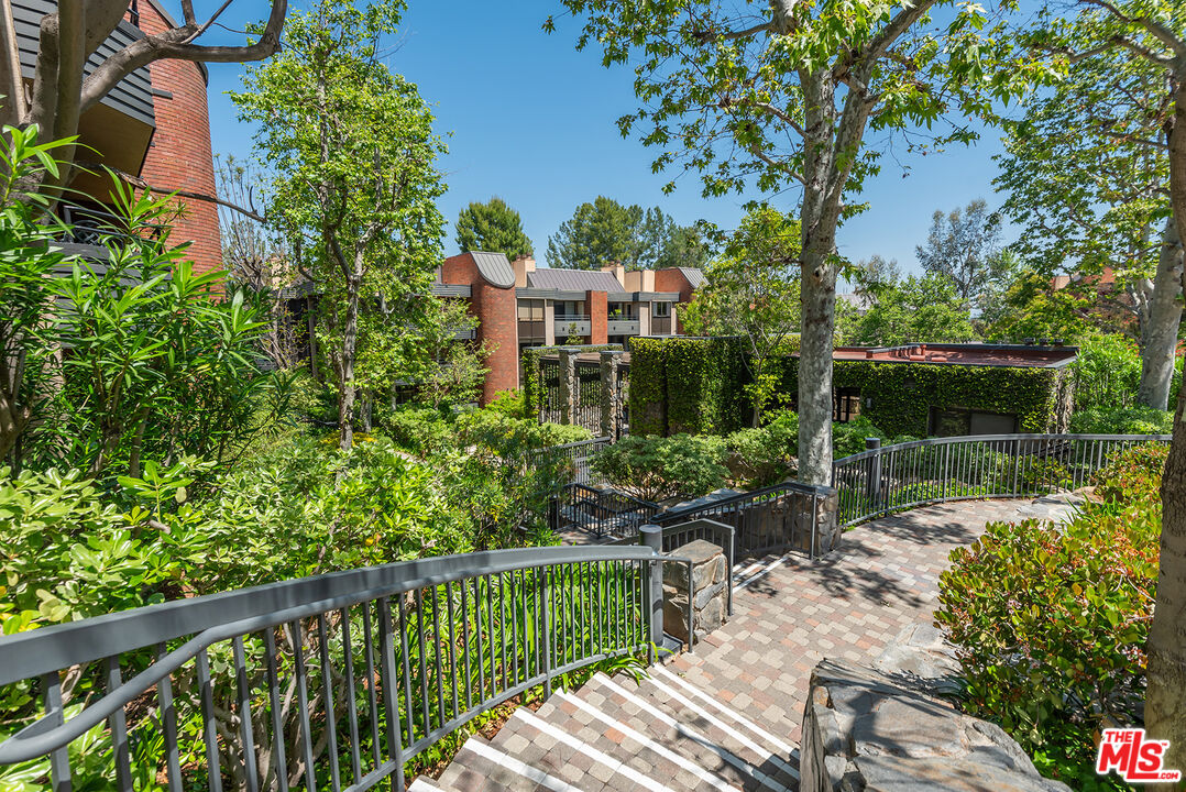 4736 Park Encino Ln Unit: 215