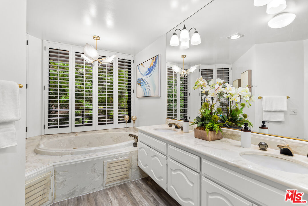 4736 Park Encino Ln Unit: 215