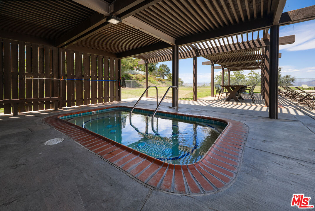 120 Navajo Ln