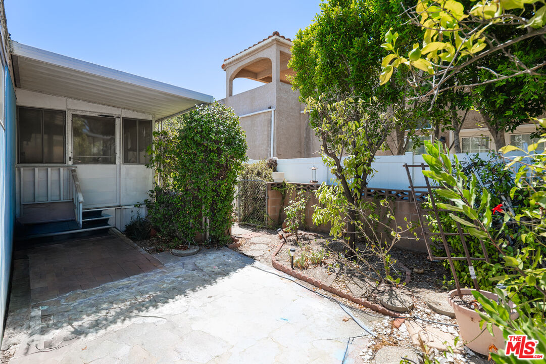 120 Navajo Ln