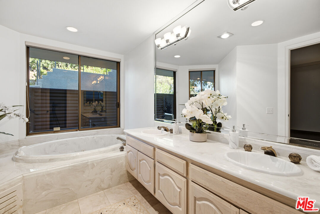 4784 Park Encino Ln Unit: 103