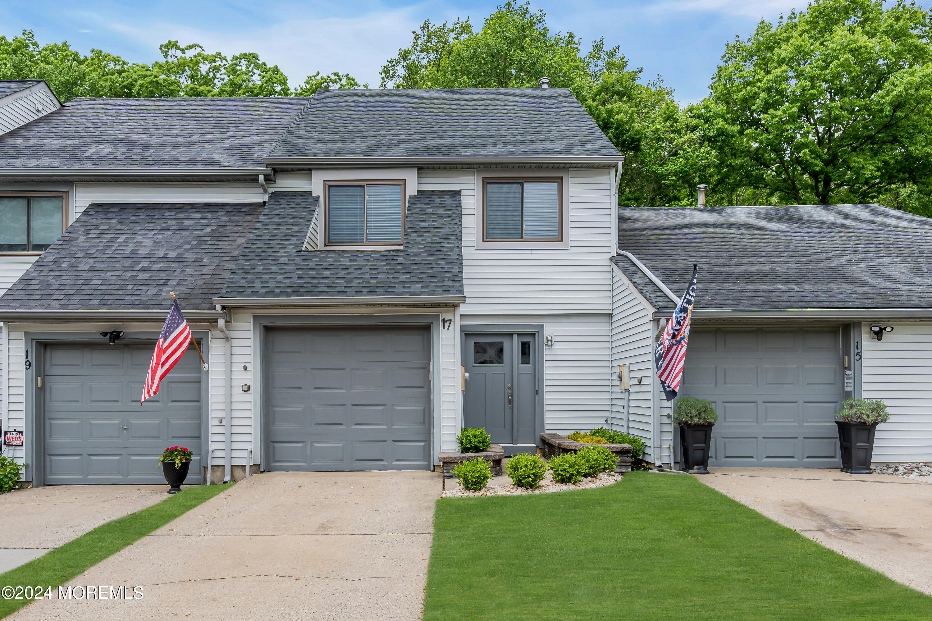 17 Lexington Circle