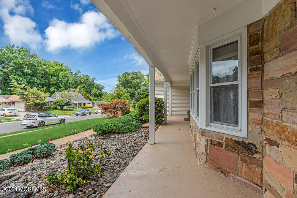 80 Warren Drive
