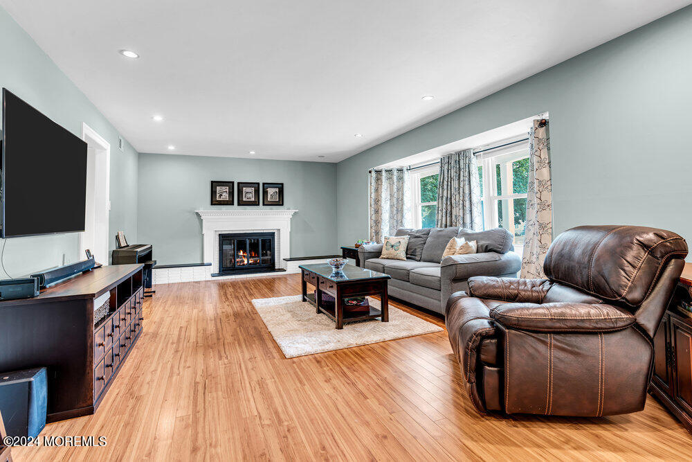 80 Warren Drive