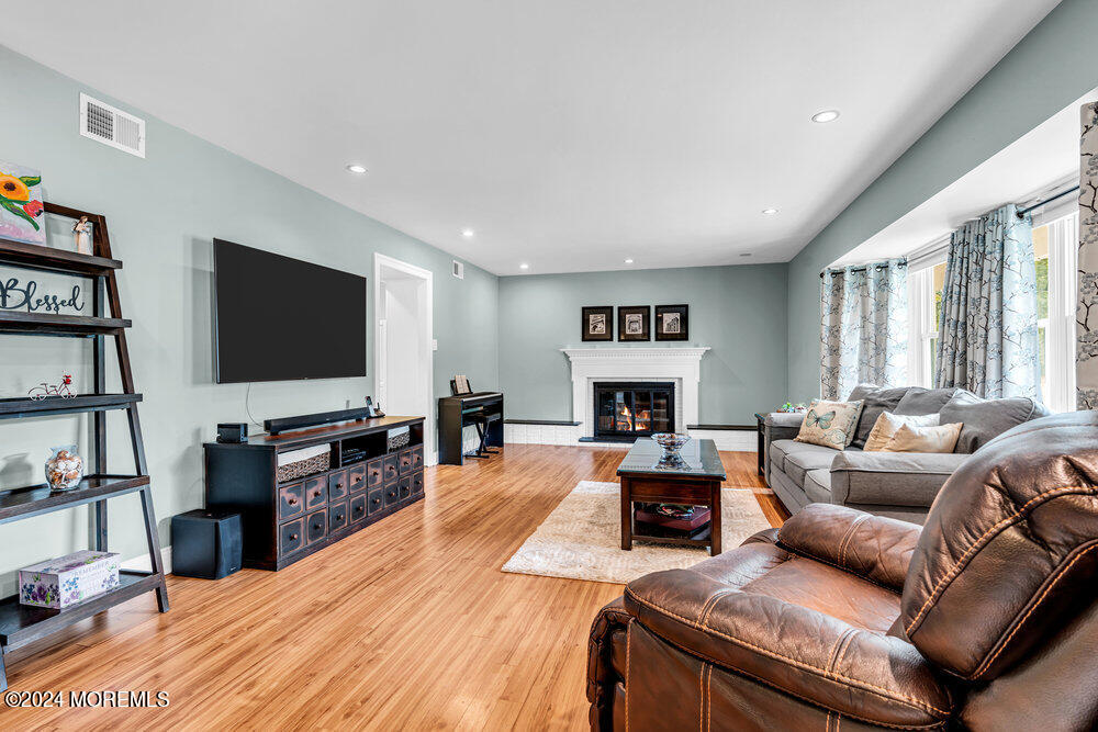 80 Warren Drive