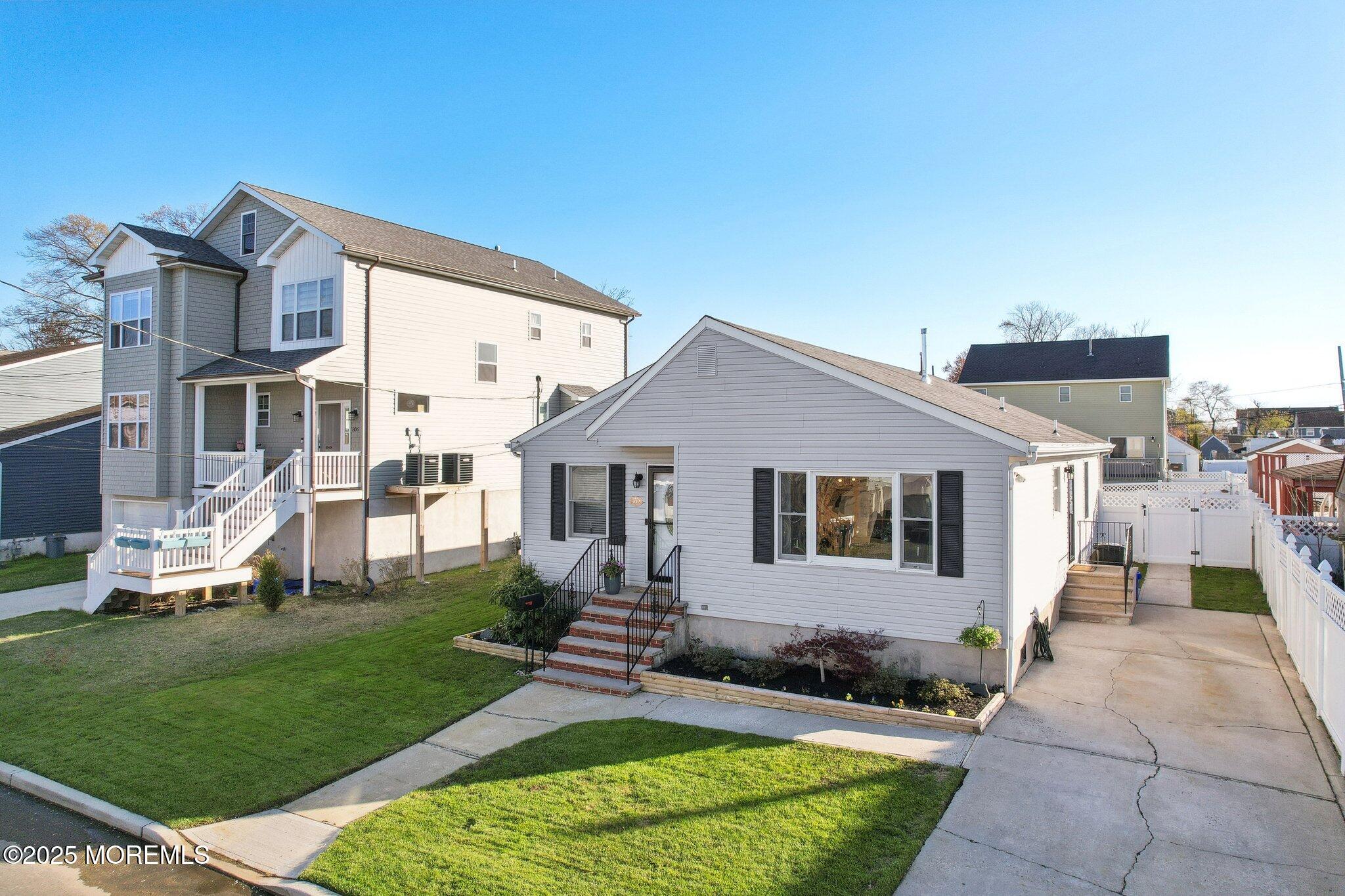 802 Center Street