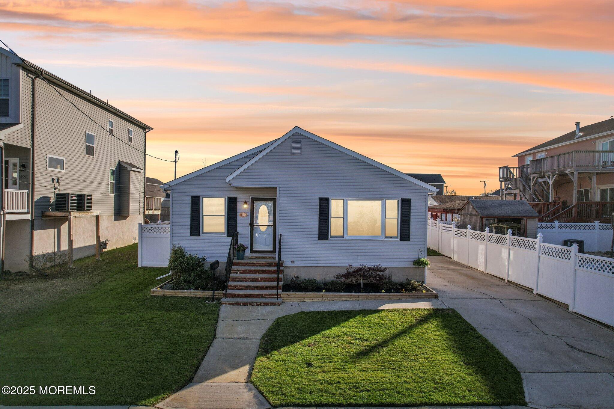 802 Center Street