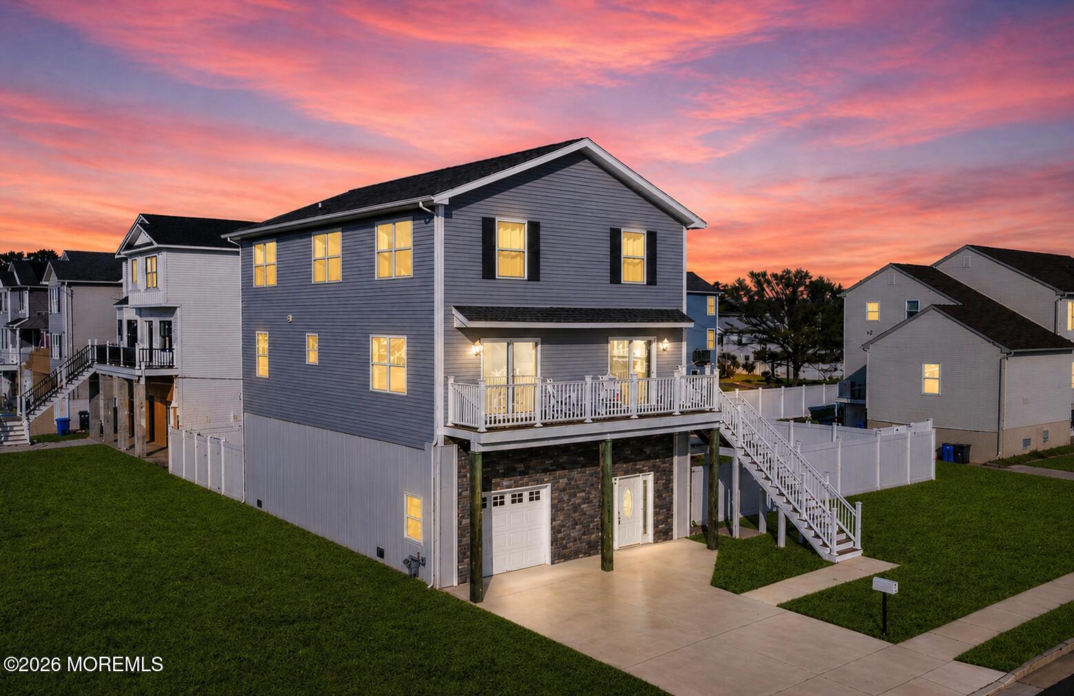 607 Bay Avenue