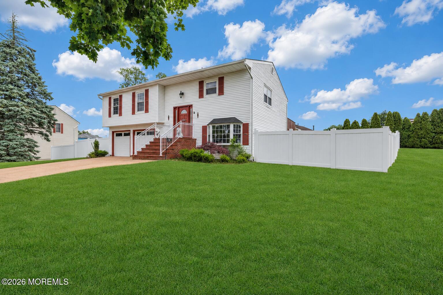 12 Jay Court
