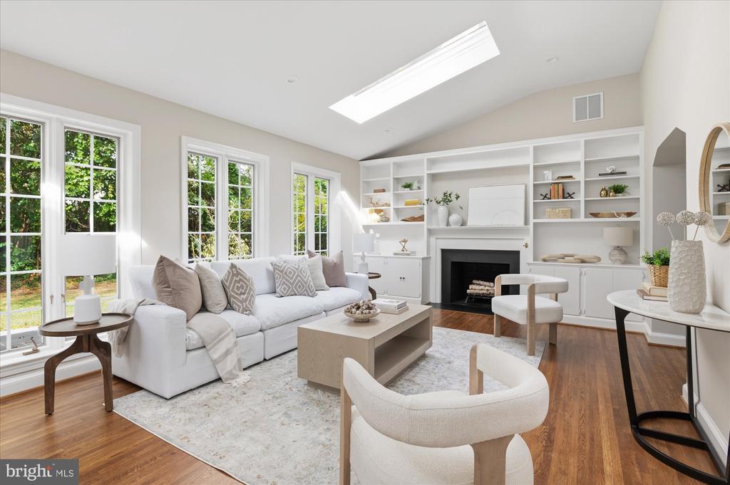 3205 CUMMINGS LANE