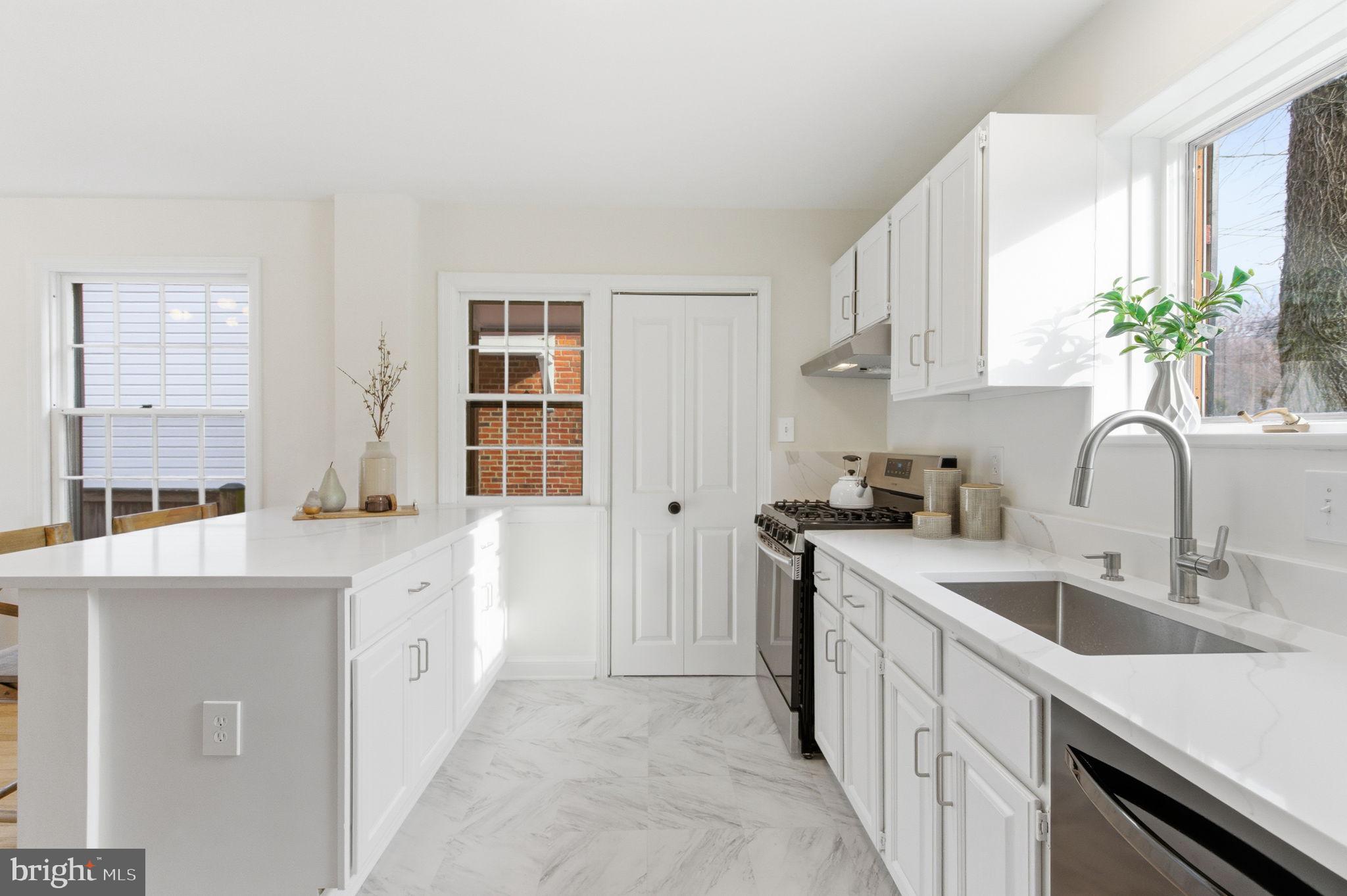 5623 HUNTINGTON PARKWAY