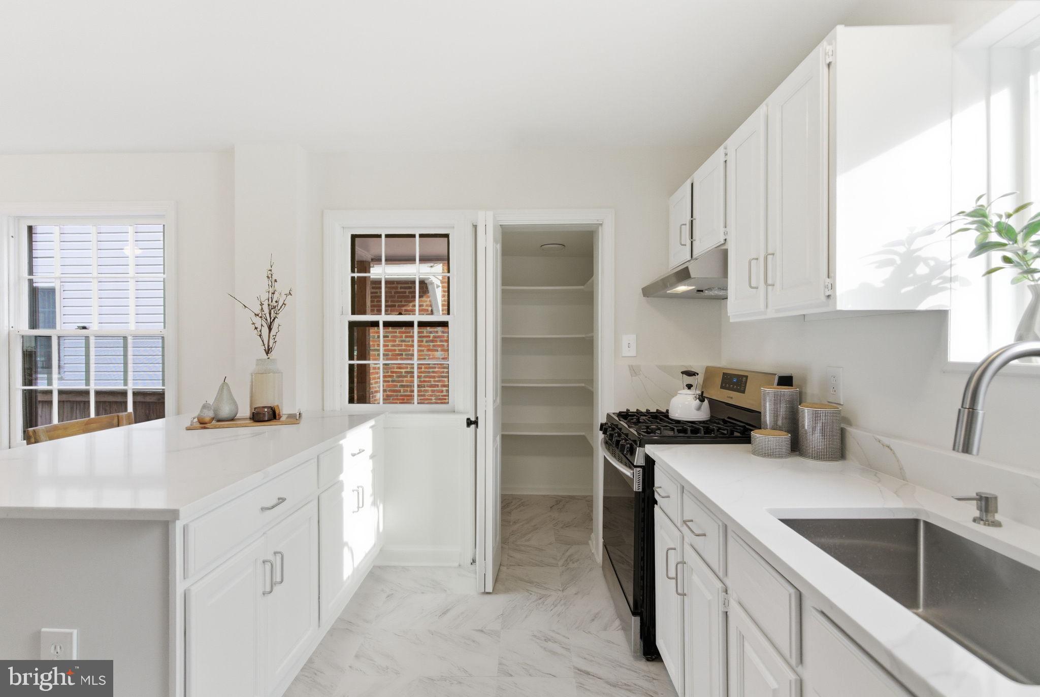 5623 HUNTINGTON PARKWAY