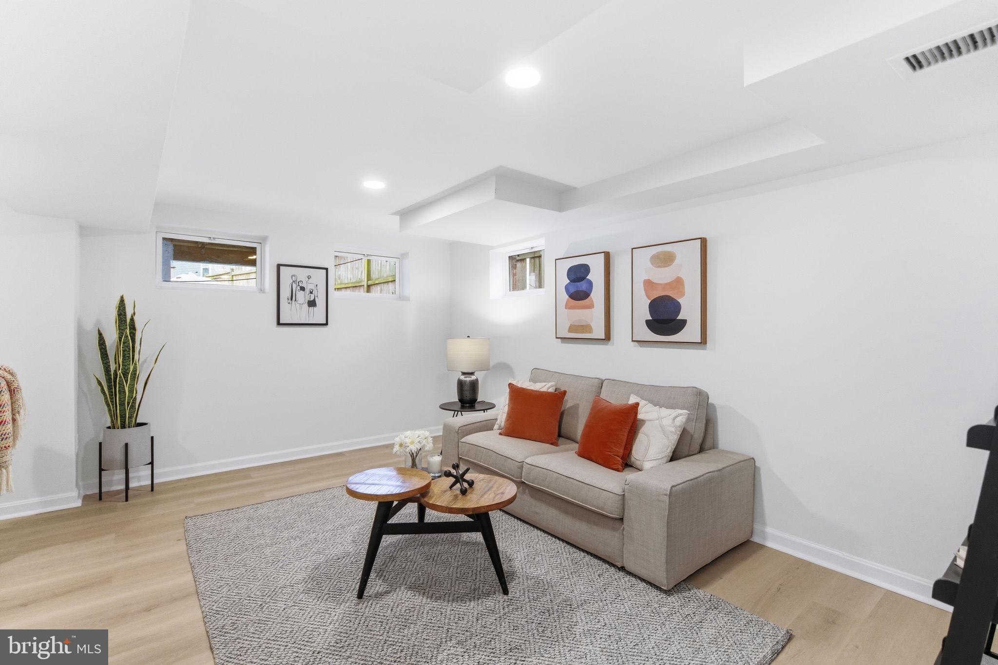 5623 HUNTINGTON PARKWAY
