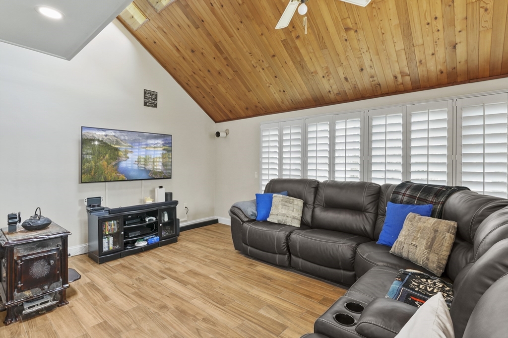 28 Veranda Ave