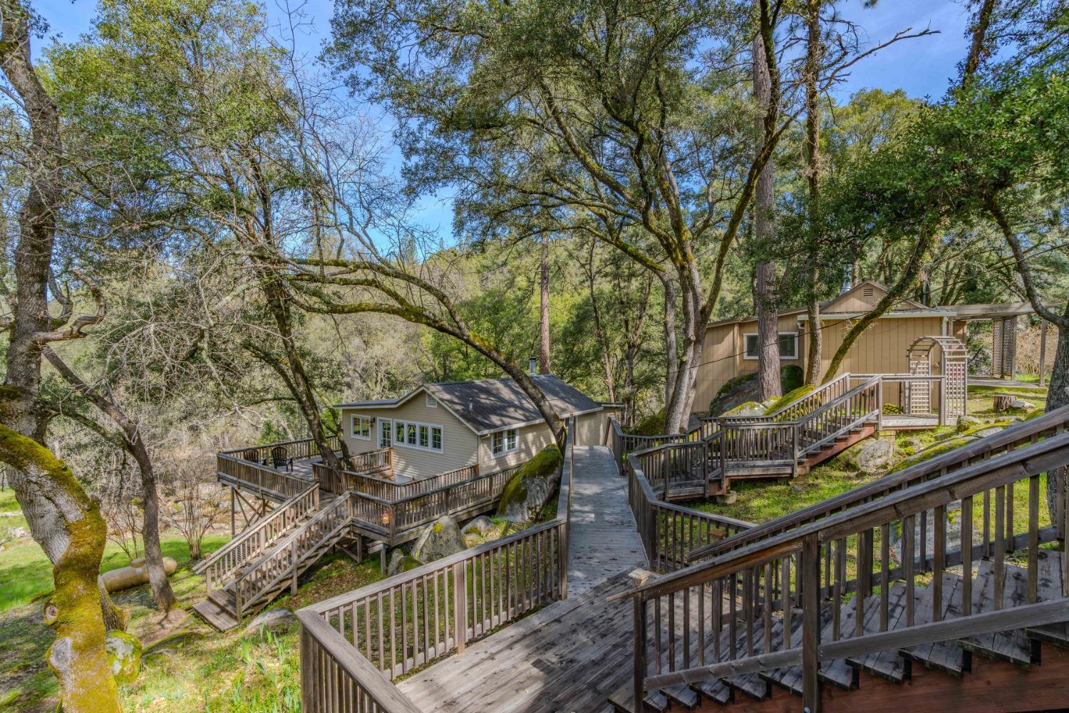 14575 Emigrant Trail