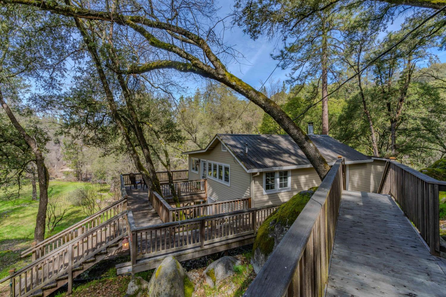 14575 Emigrant Trail