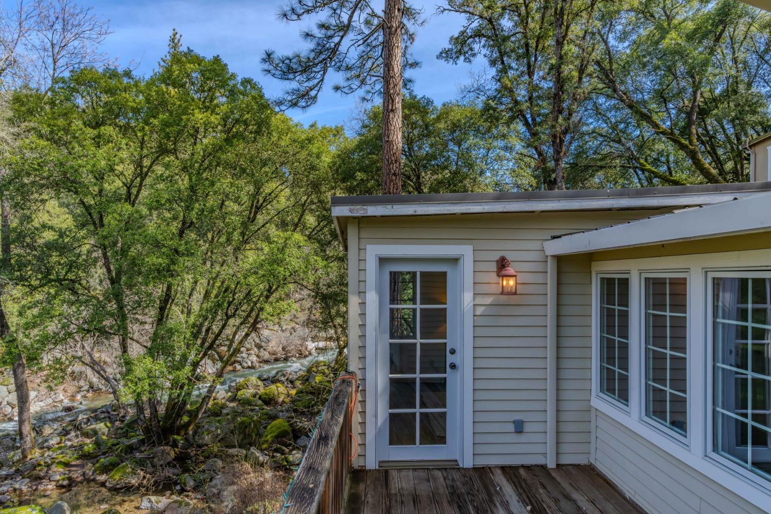 14575 Emigrant Trail