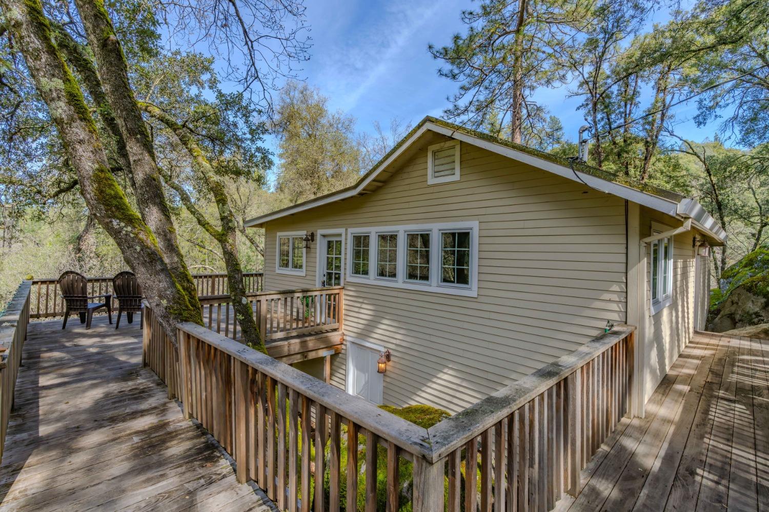 14575 Emigrant Trail