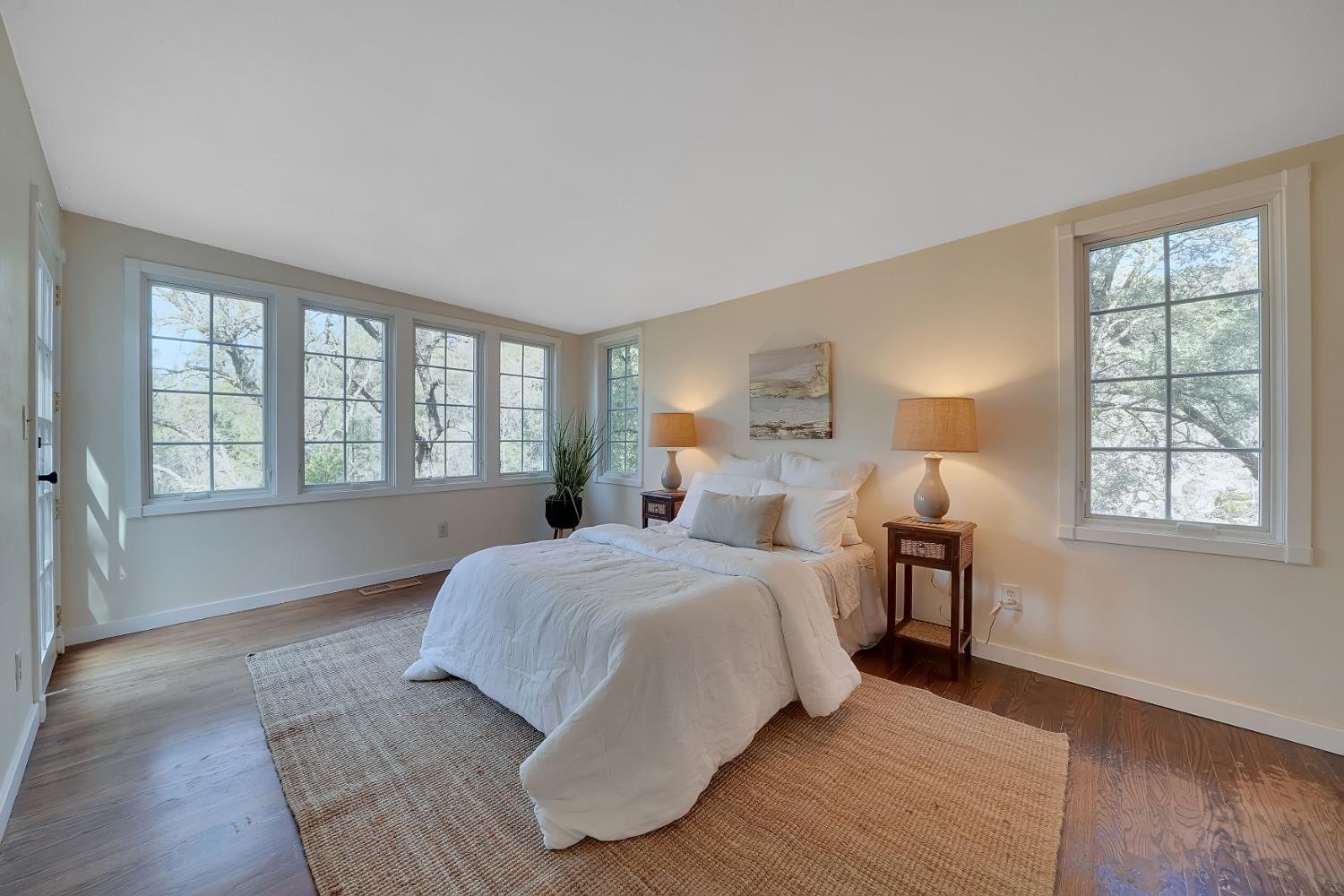 14575 Emigrant Trail