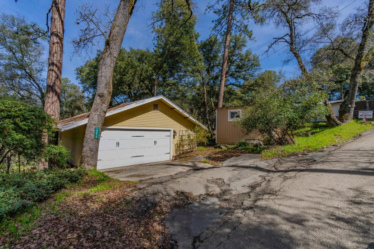 14575 Emigrant Trail