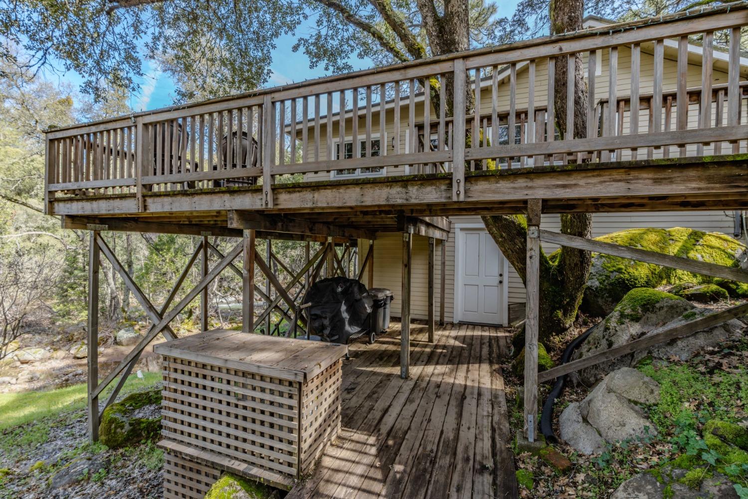 14575 Emigrant Trail