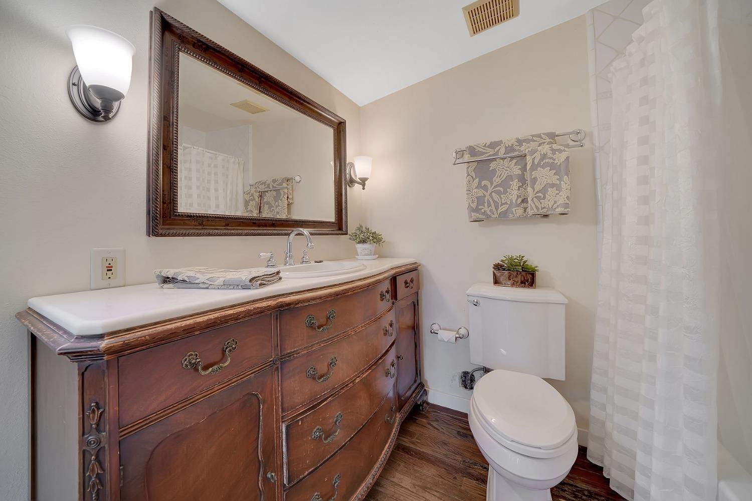 14575 Emigrant Trail