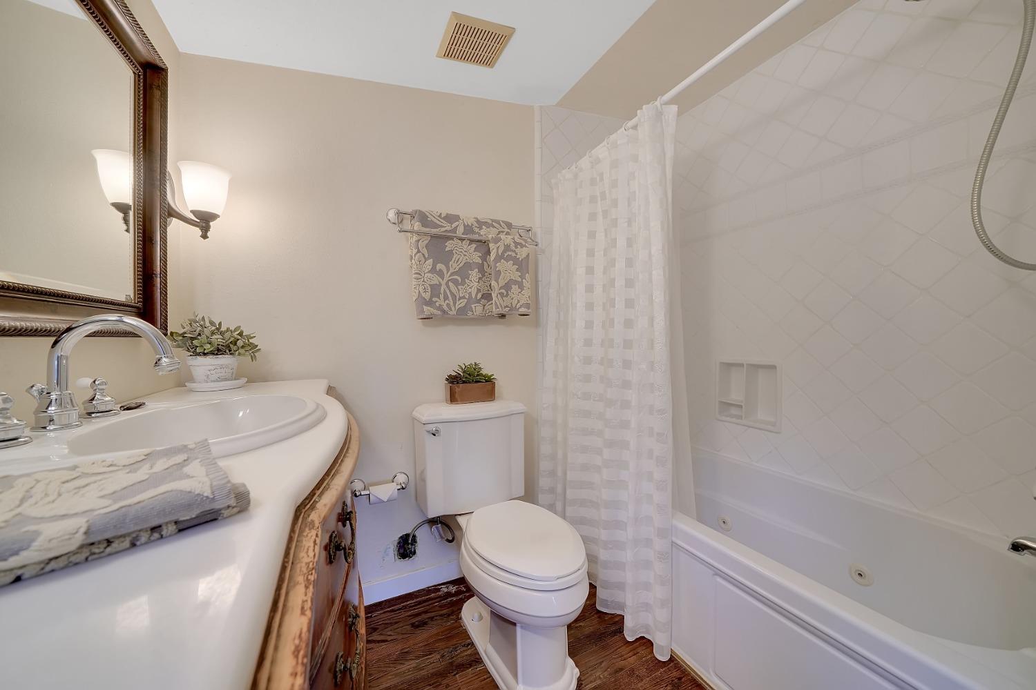 14575 Emigrant Trail