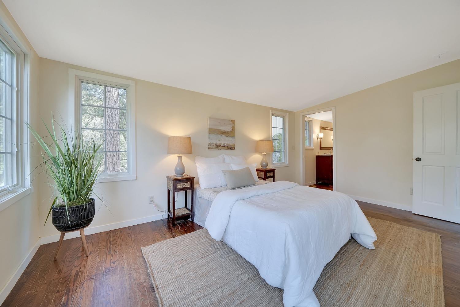 14575 Emigrant Trail