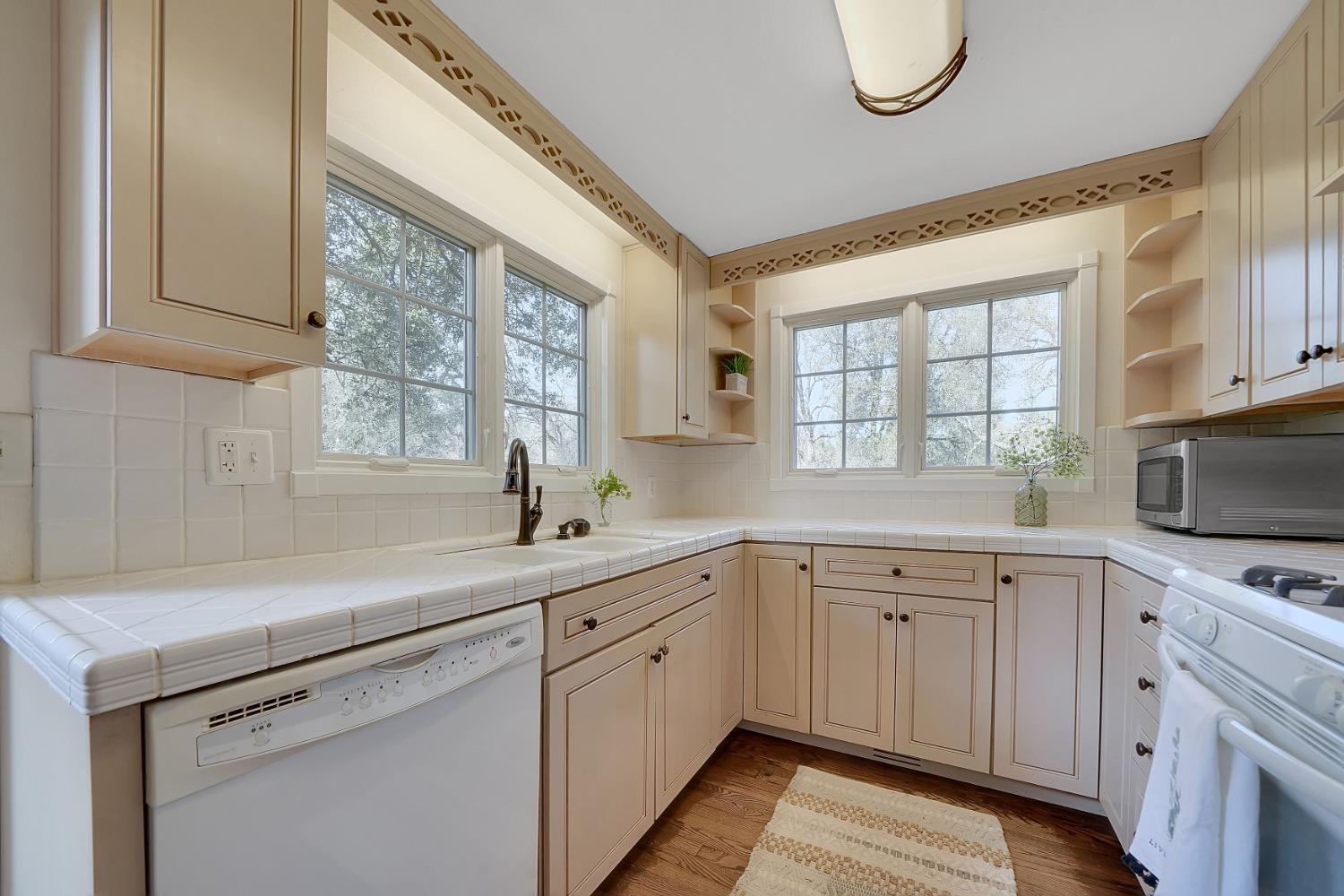 14575 Emigrant Trail