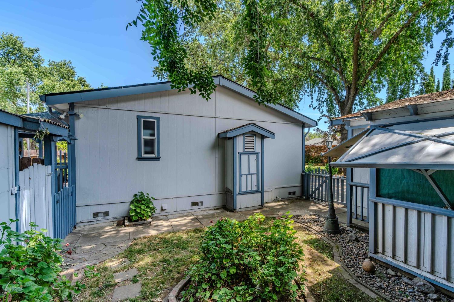 654 W Marlette Street