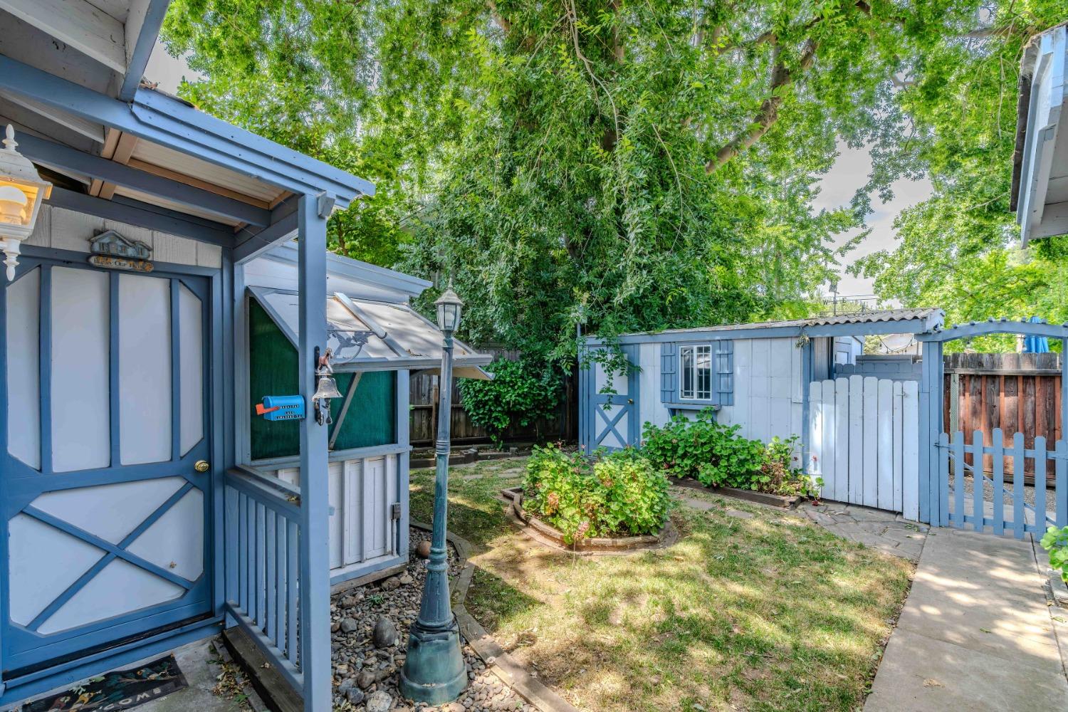 654 W Marlette Street