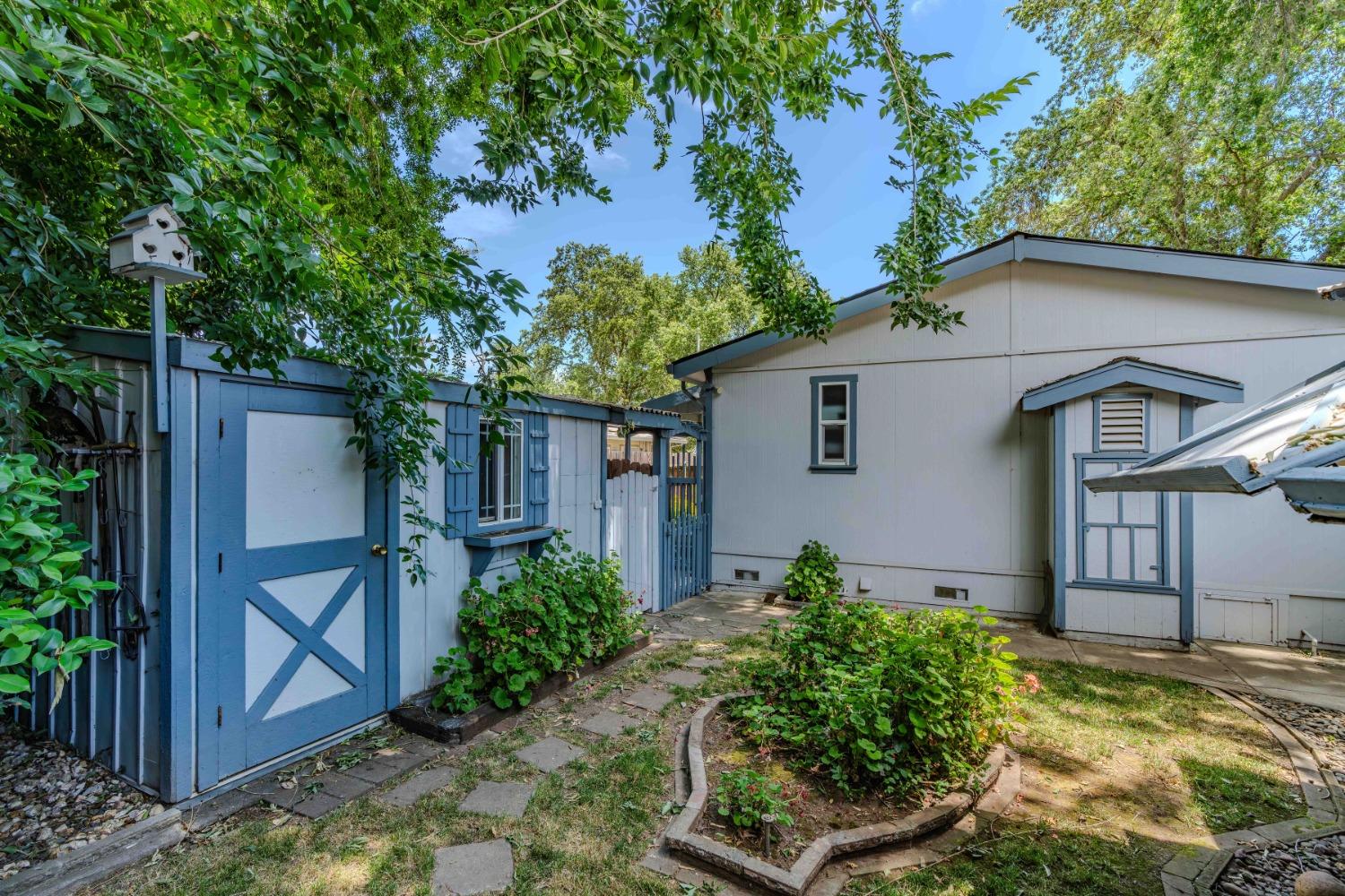 654 W Marlette Street