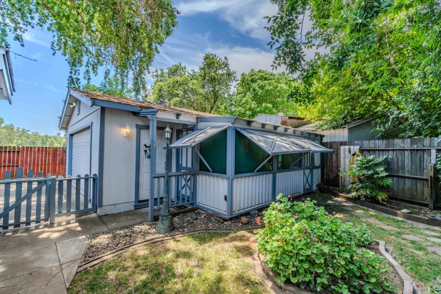 654 W Marlette Street