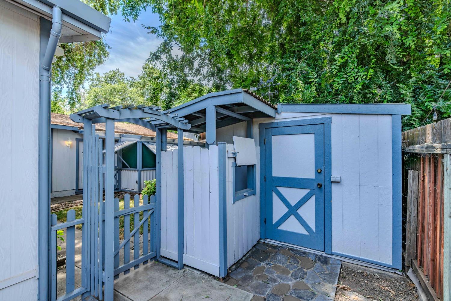 654 W Marlette Street