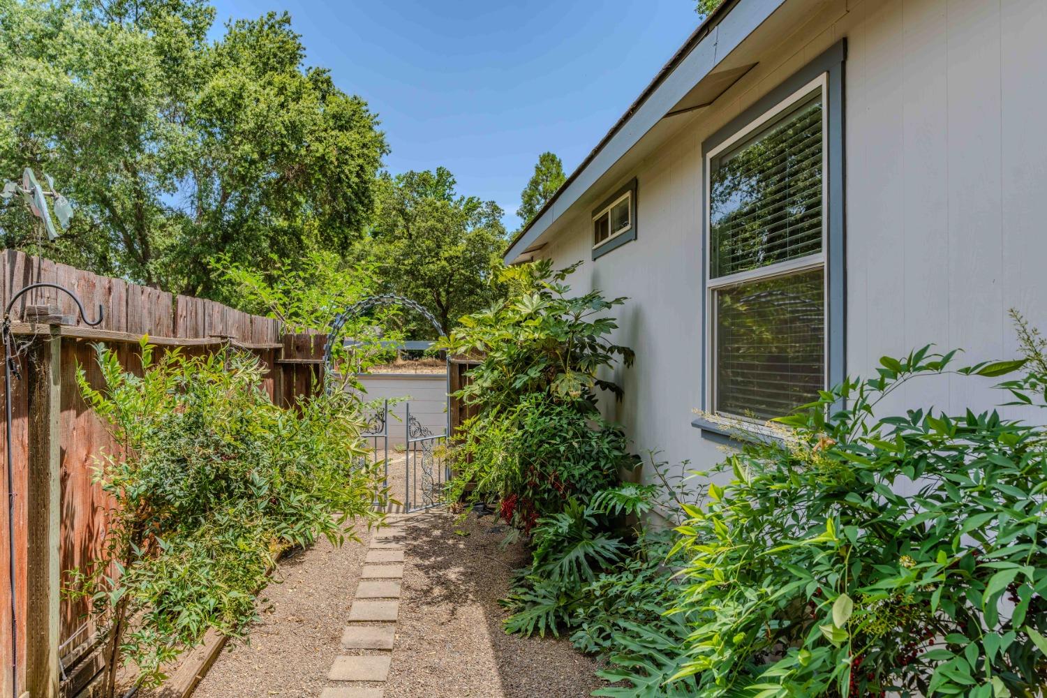 654 W Marlette Street