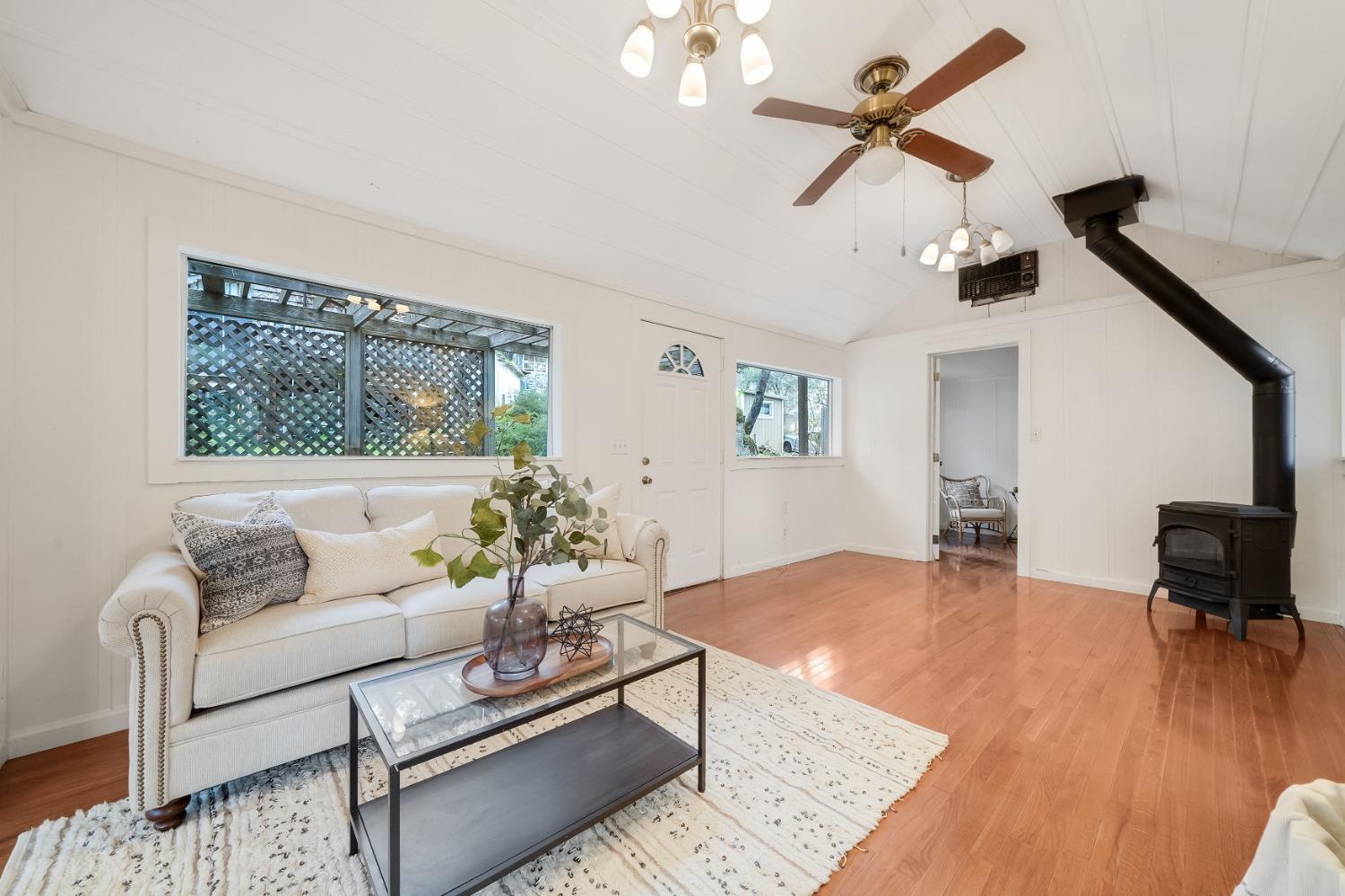 14583 Emigrant Trail