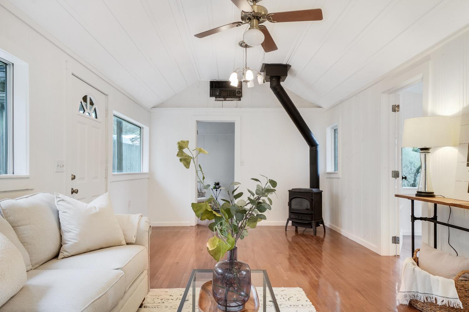 14583 Emigrant Trail