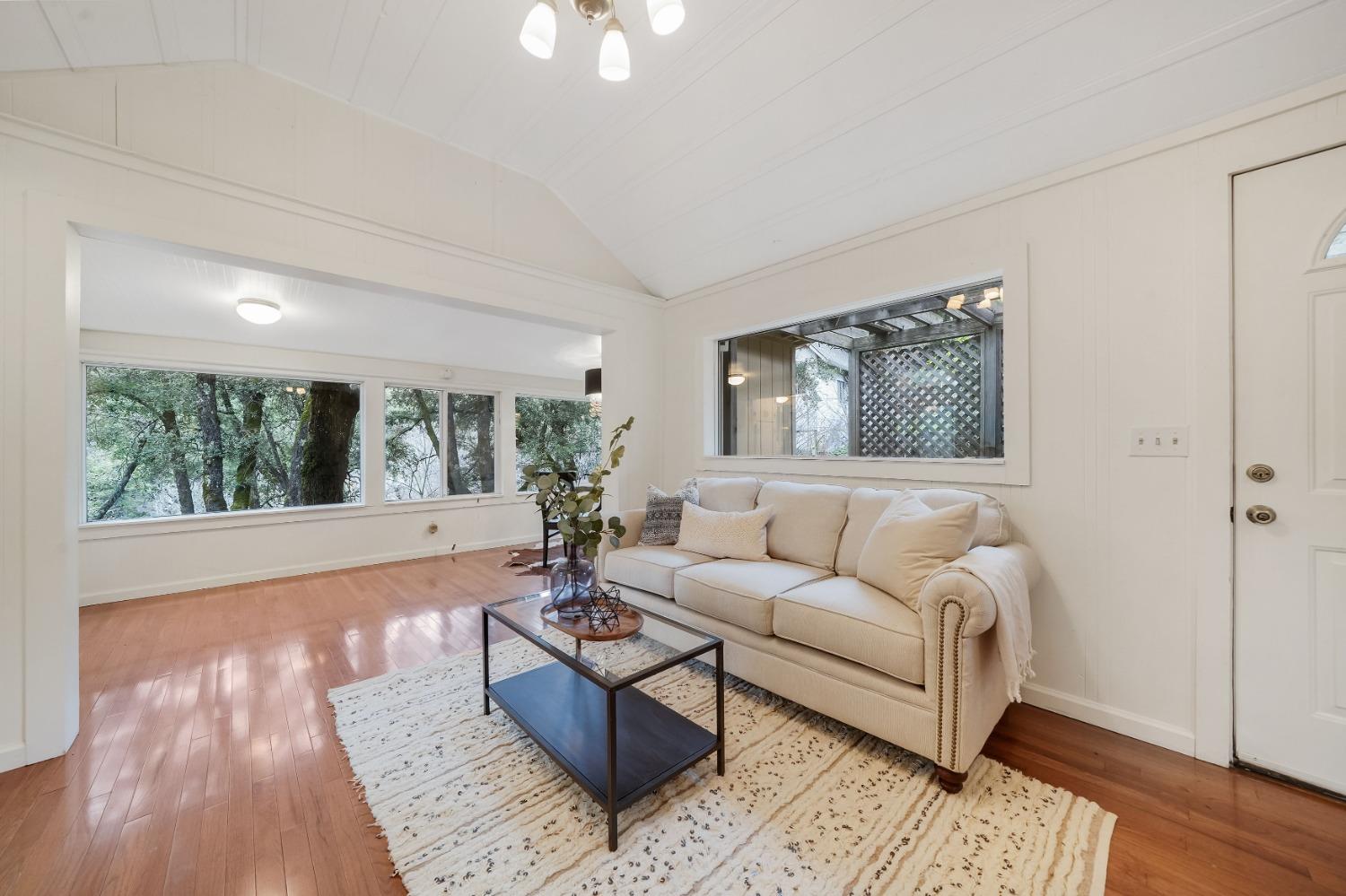 14583 Emigrant Trail