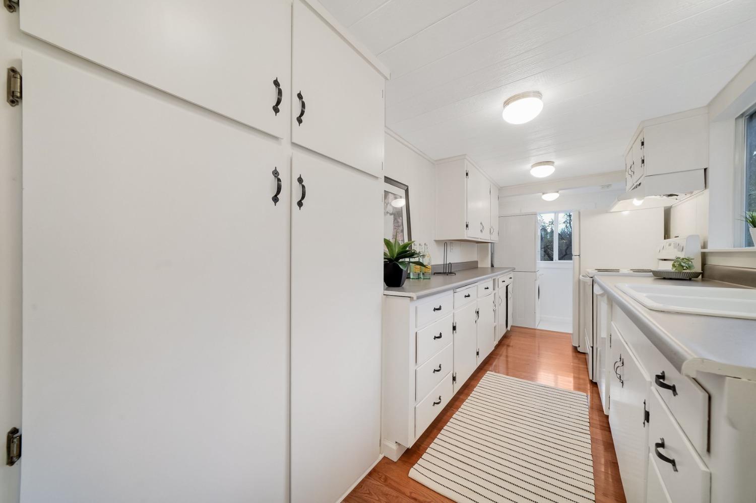 14583 Emigrant Trail